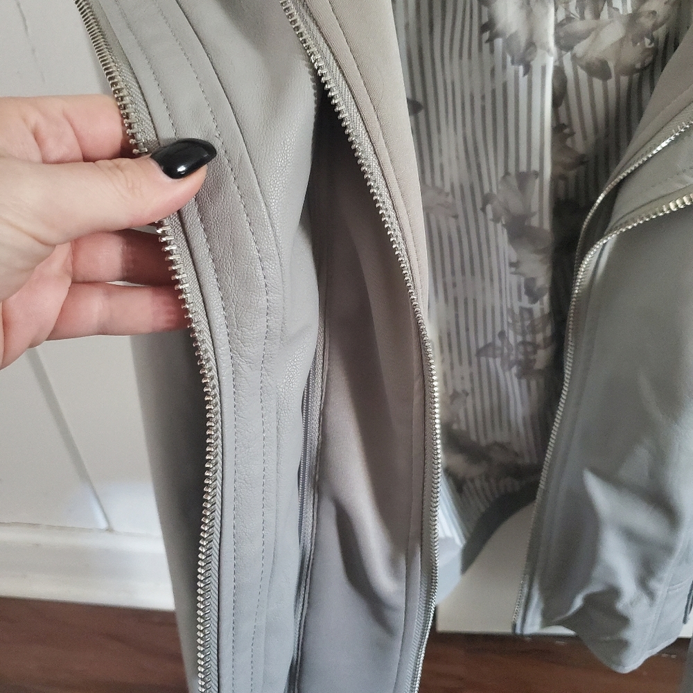 Coat - Picture 2 of 4